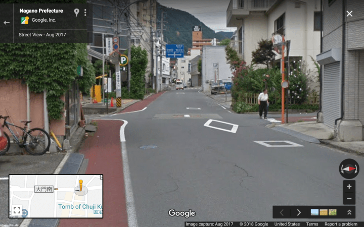 Level 4 Busy Boulevard without real sidewalks